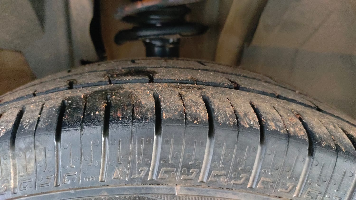 Used 2022 Renault Triber RXZ EASY-R AMT Petrol Automatic tyres RIGHT FRONT TYRE TREAD VIEW