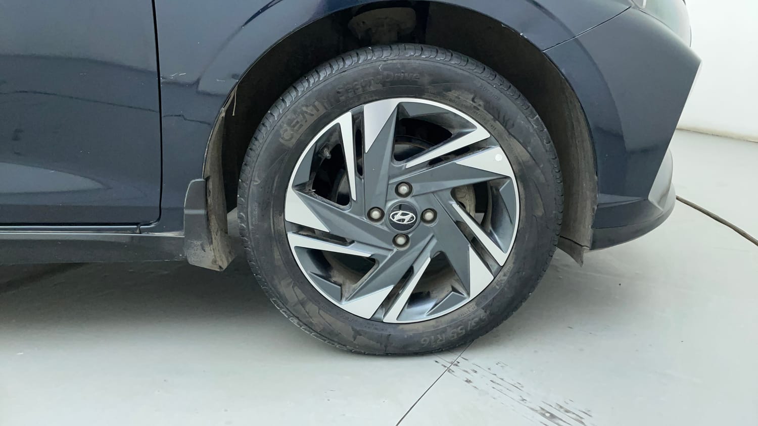 Used 2023 Hyundai i20 Asta (O) 1.0 Turbo DCT Petrol Automatic tyres RIGHT FRONT TYRE RIM VIEW