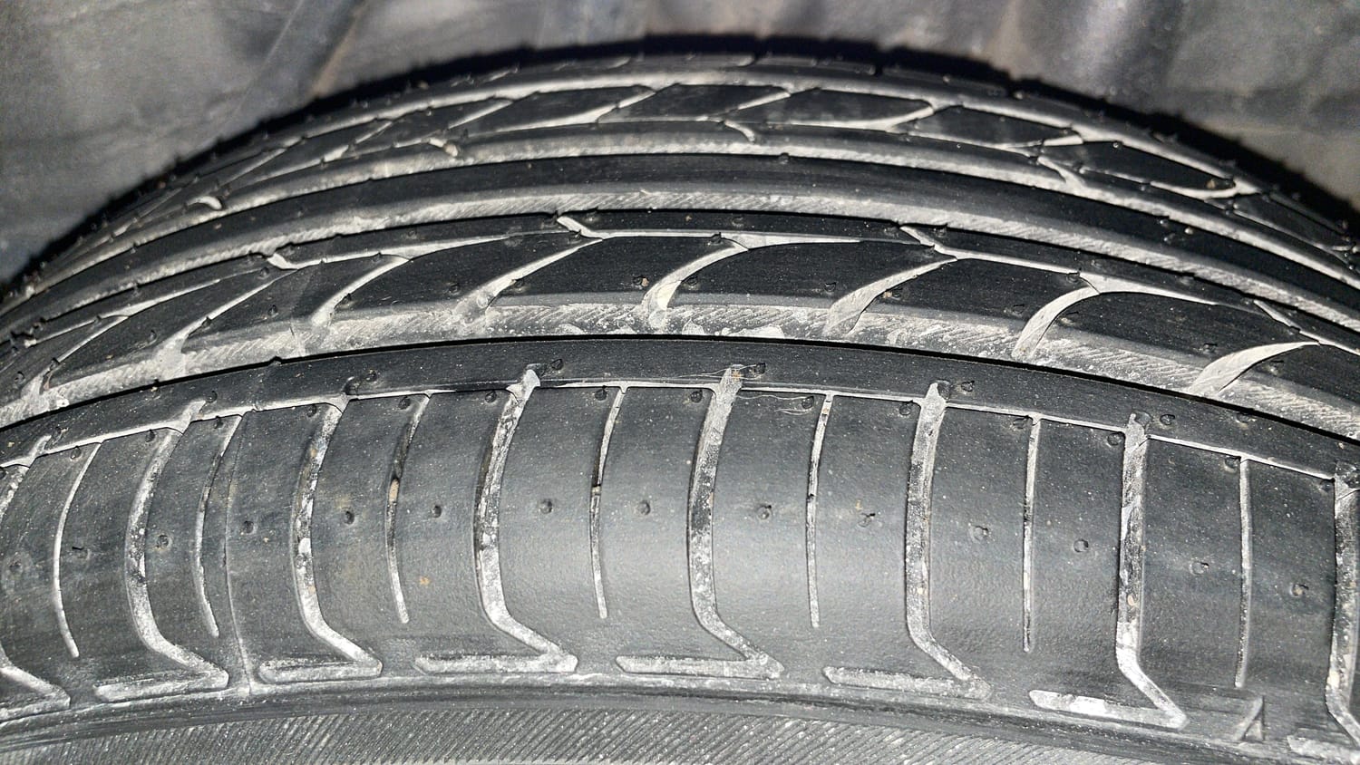 Used 2015 Honda Brio E MT Petrol Manual tyres LEFT REAR TYRE TREAD VIEW