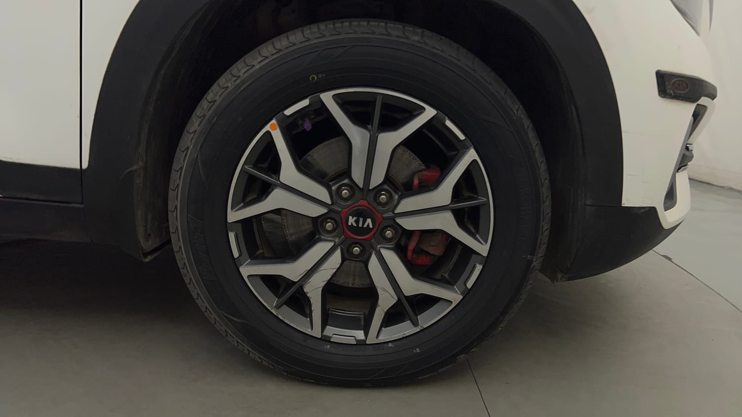 Used 2020 kia Seltos GTX Plus DCT 1.4 Petrol Automatic tyres RIGHT FRONT TYRE RIM VIEW