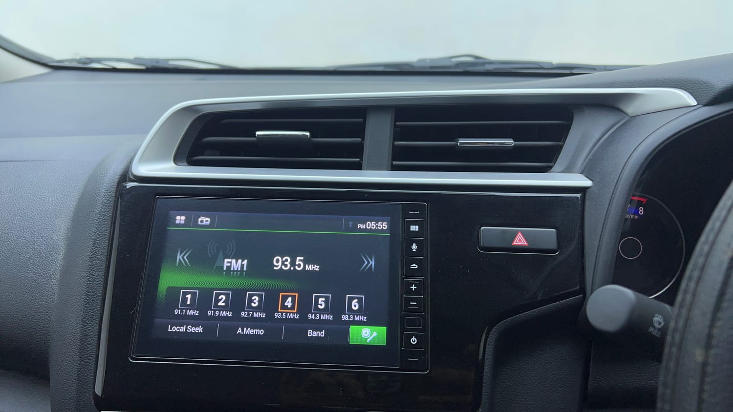 Used 2023 Honda WR-V SV MT Petrol Petrol Manual top_features Integrated (in-dash) music system
