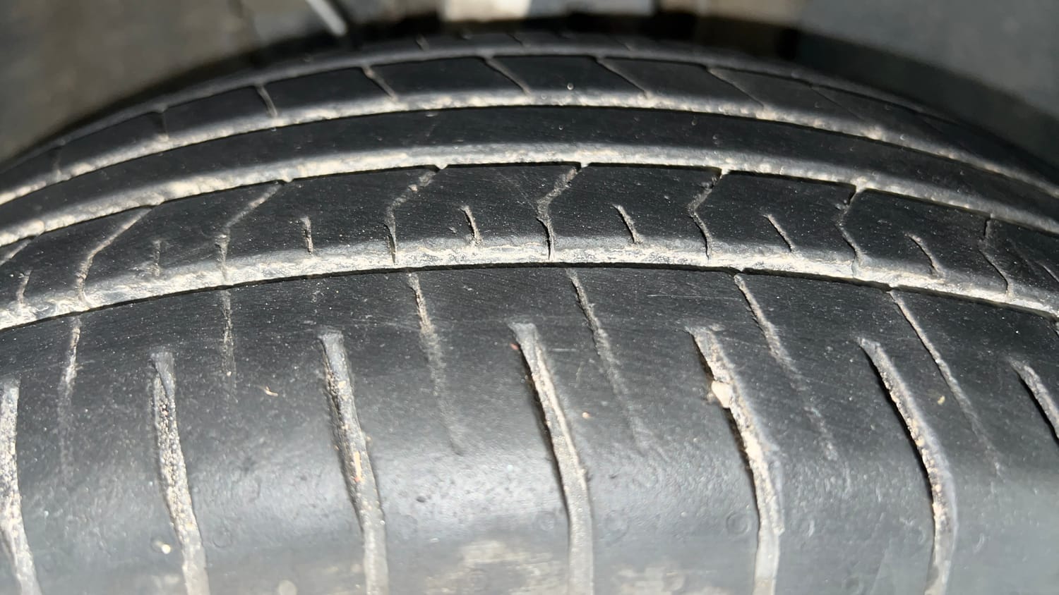 Used 2023 Hyundai Venue S (O) 1.2 Petrol Petrol Manual tyres RIGHT FRONT TYRE TREAD VIEW