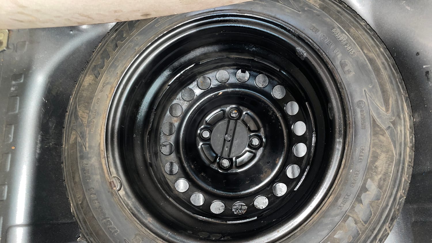 Used 2015 Honda Brio E MT Petrol Manual tyres SPARE TYRE VIEW
