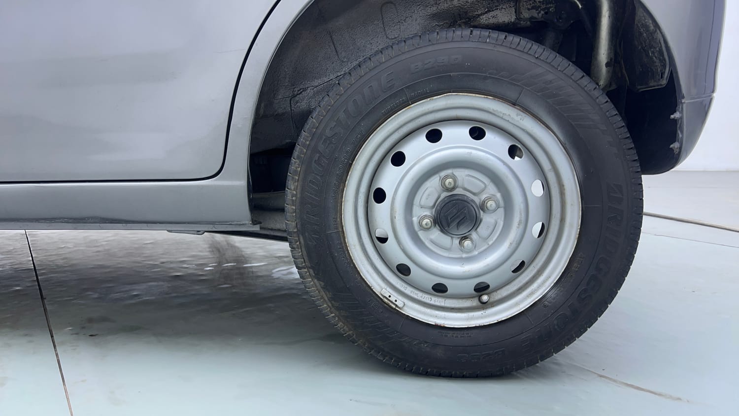 Used 2014 Maruti Suzuki Wagon R LXI Petrol Manual tyres LEFT REAR TYRE RIM VIEW