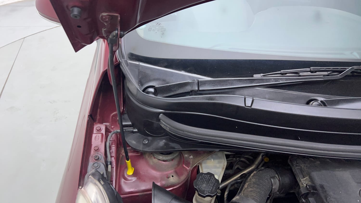 Used 2015 Hyundai Grand i10 Sportz 1.2 Kappa VTVT Petrol Manual engine ENGINE RIGHT SIDE HINGE & APRON VIEW