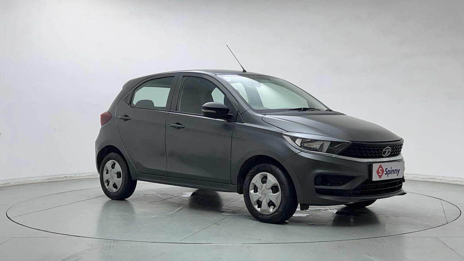 Used 2022 Tata Tiago XT Petrol Manual exterior RIGHT FRONT CORNER VIEW