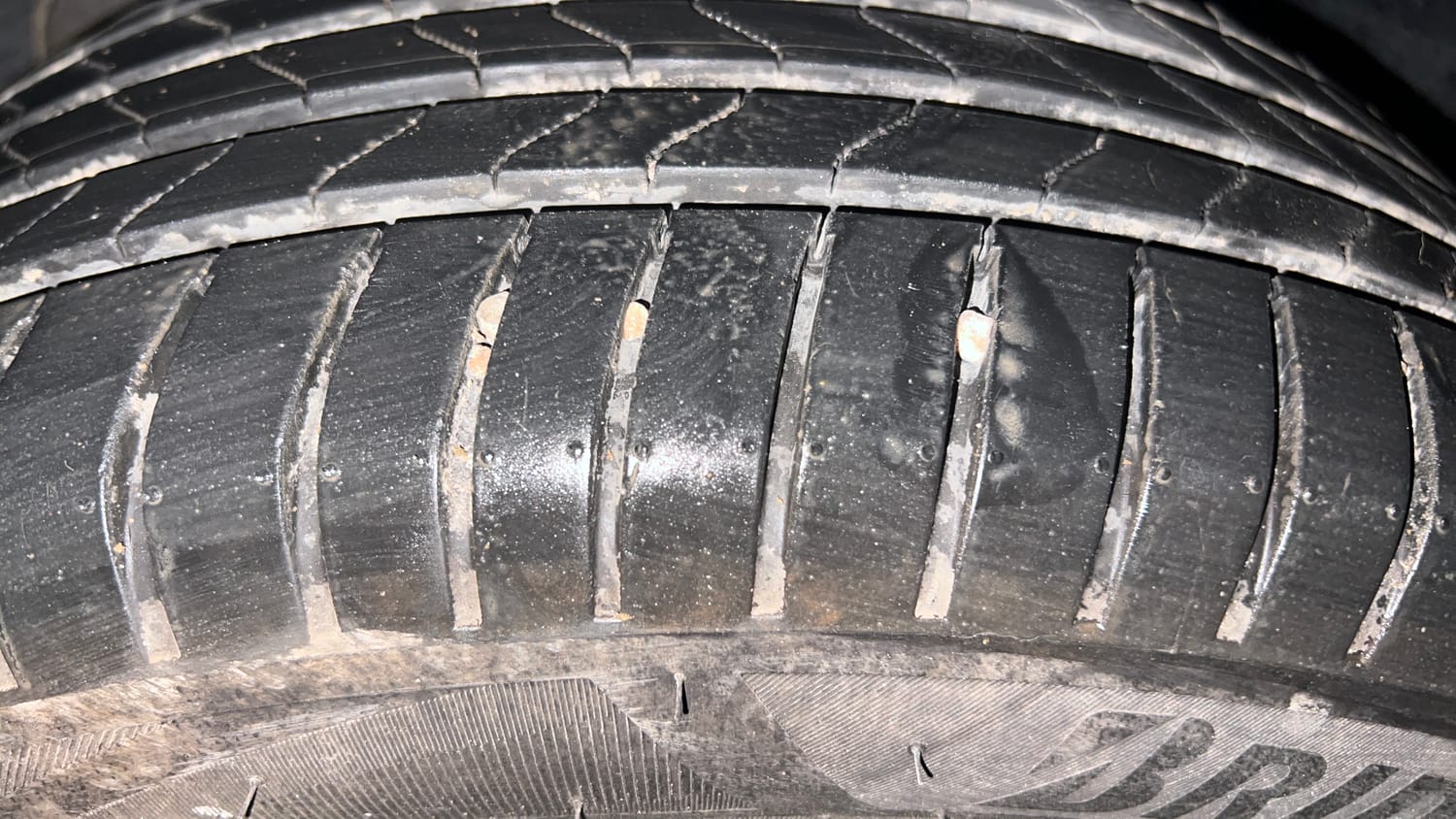 Used 2023 Tata Nexon XZ Plus Petrol Manual tyres LEFT FRONT TYRE TREAD VIEW