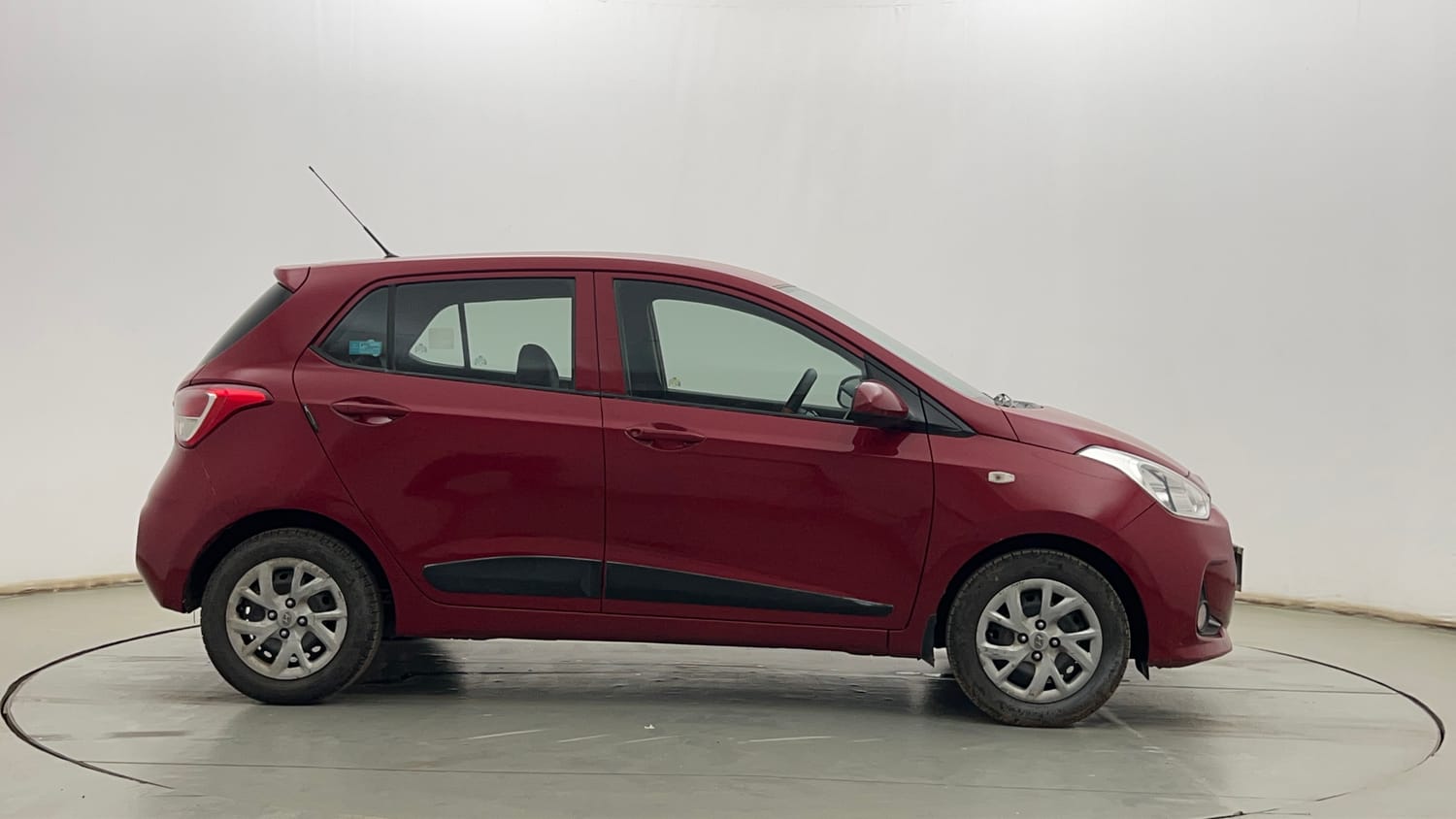 Used 2017 Hyundai Grand i10 Sportz 1.2 Kappa VTVT Petrol Manual exterior RIGHT SIDE VIEW