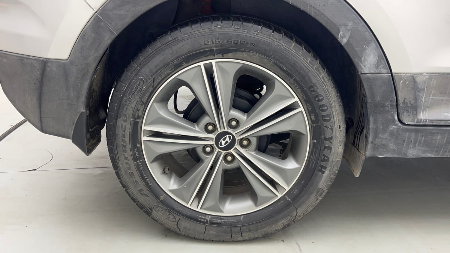 Used 2016 Hyundai Creta 1.6 SX Plus AT Petrol Petrol Automatic tyres RIGHT REAR TYRE RIM VIEW