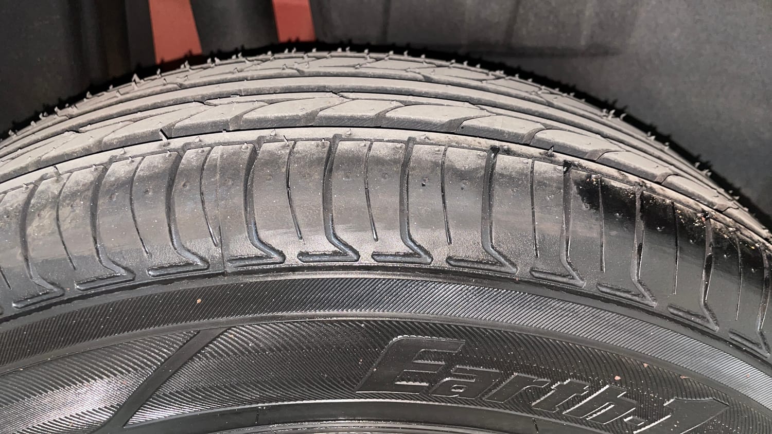 Used 2017 Maruti Suzuki Dzire VXi Petrol Manual tyres RIGHT REAR TYRE TREAD VIEW