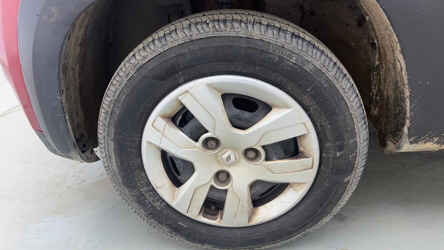 Used 2017 Renault Kwid 1.0 RXT AMT Opt Petrol Automatic tyres LEFT FRONT TYRE RIM VIEW