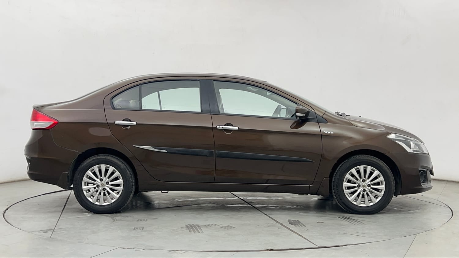 Used 2015 Maruti Suzuki Ciaz ZXi  AT Petrol Automatic exterior RIGHT SIDE VIEW