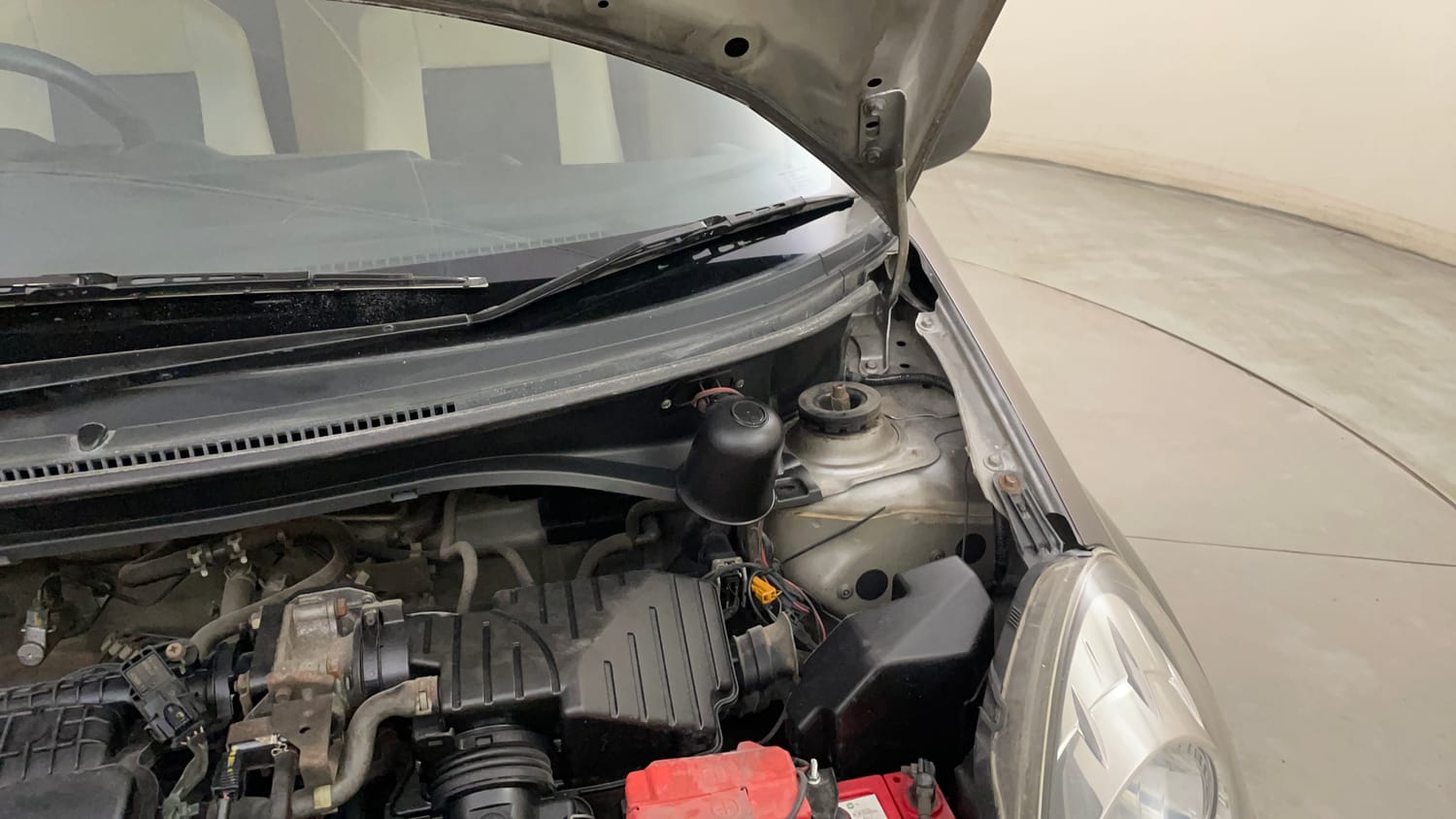 Used 2015 Honda Brio E MT Petrol Manual engine ENGINE LEFT SIDE HINGE & APRON VIEW