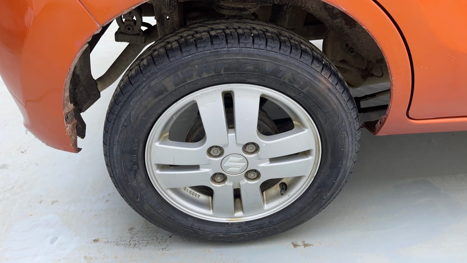 Used 2015 Maruti Suzuki Alto K10 VXi Petrol Manual tyres RIGHT REAR TYRE RIM VIEW
