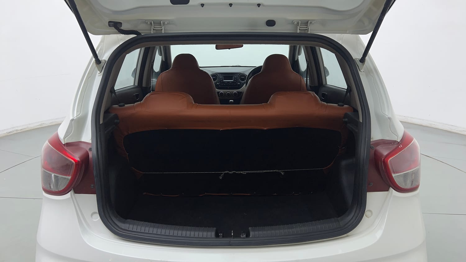 Used 2018 Hyundai Grand i10 Magna 1.2 Kappa VTVT Petrol Manual interior DICKY INSIDE VIEW