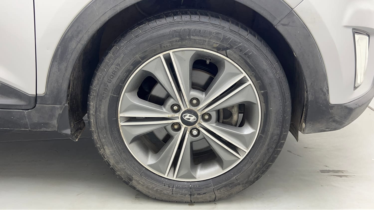 Used 2016 Hyundai Creta 1.6 SX Plus AT Petrol Petrol Automatic tyres RIGHT FRONT TYRE RIM VIEW