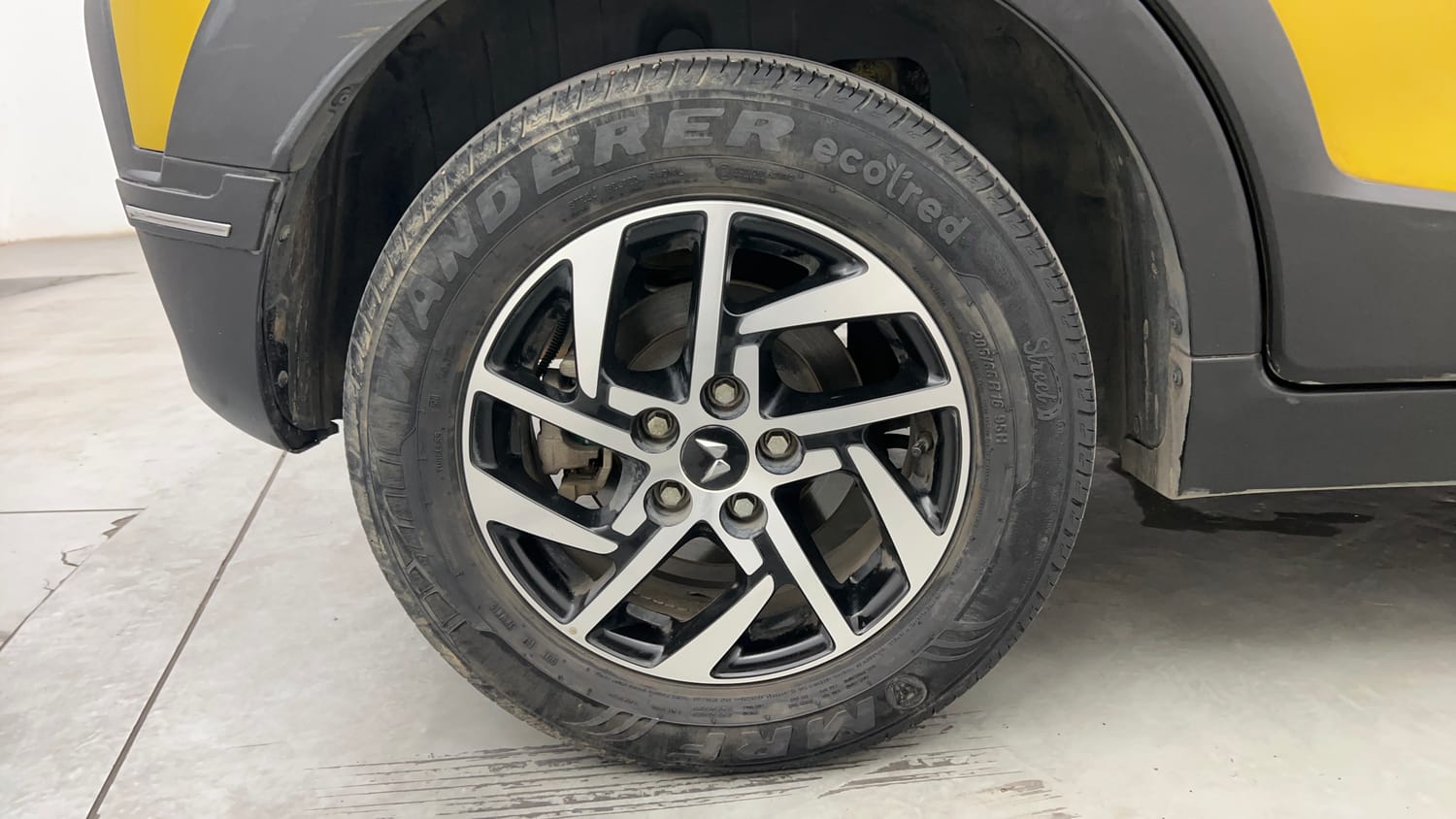 Used 2024 Mahindra XUV 3XO AX5 1.5 Diesel Autoshift Plus Diesel Automatic tyres RIGHT REAR TYRE RIM VIEW