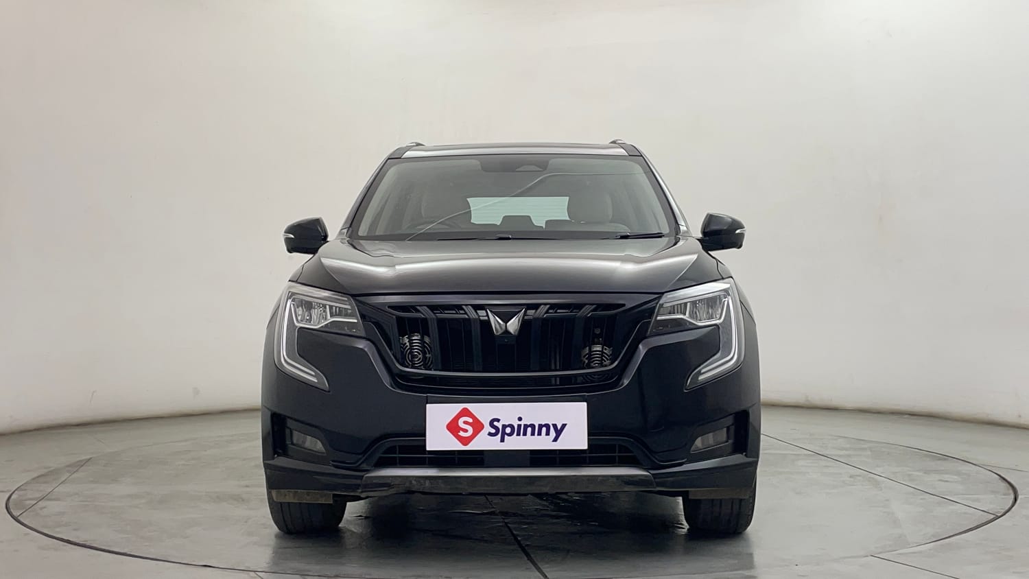 Used 2024 Mahindra XUV700 AX7 Luxury Pack Diesel MT 7 STR Diesel Manual exterior FRONT VIEW