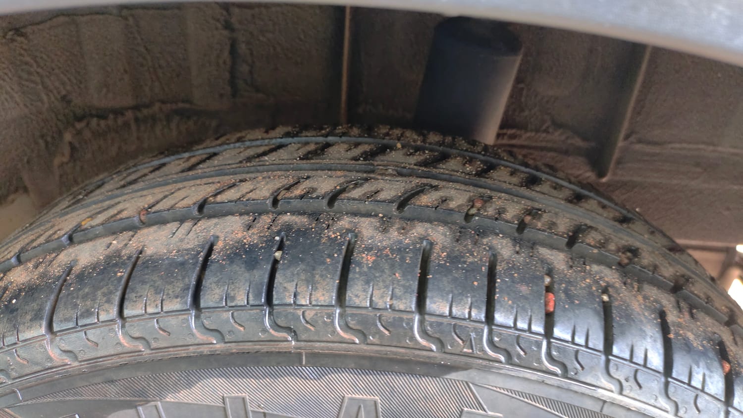 Used 2022 Renault Triber RXZ EASY-R AMT Petrol Automatic tyres LEFT REAR TYRE TREAD VIEW