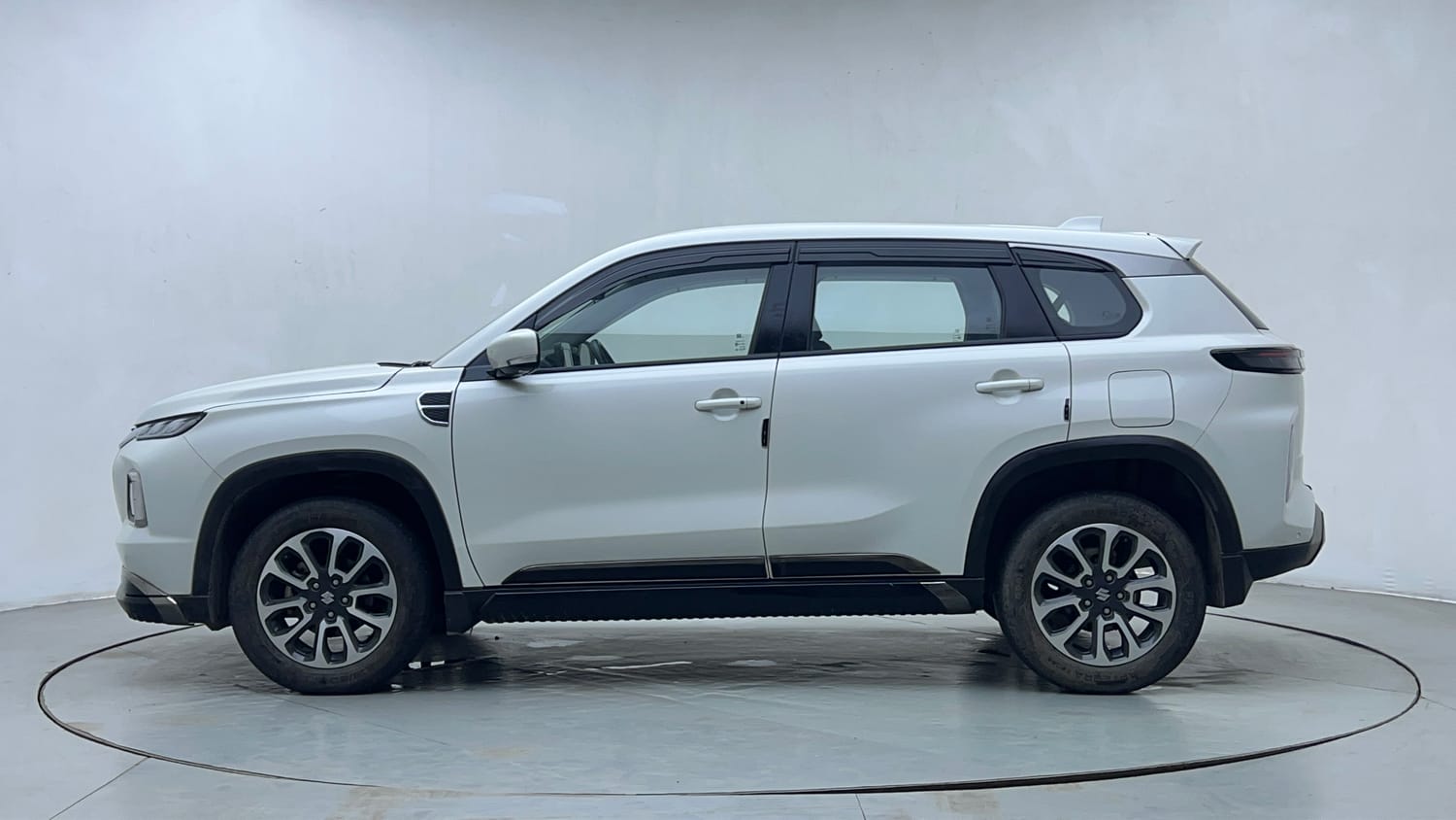 Used 2023 Maruti Suzuki Grand Vitara Delta Smart Hybrid AT Petrol Automatic exterior LEFT SIDE VIEW