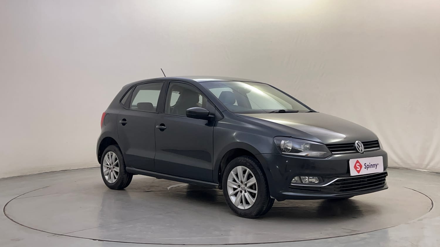 Used 2016 Volkswagen Polo Highline1.2L (P) Petrol Manual exterior RIGHT FRONT CORNER VIEW