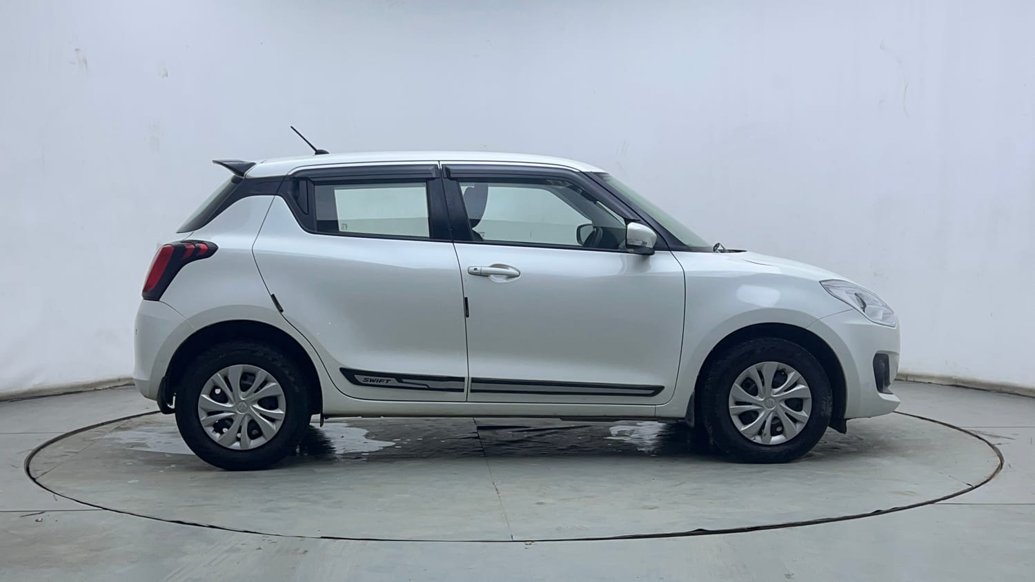 Used 2022 Maruti Suzuki Swift VXi Petrol Manual exterior RIGHT SIDE VIEW