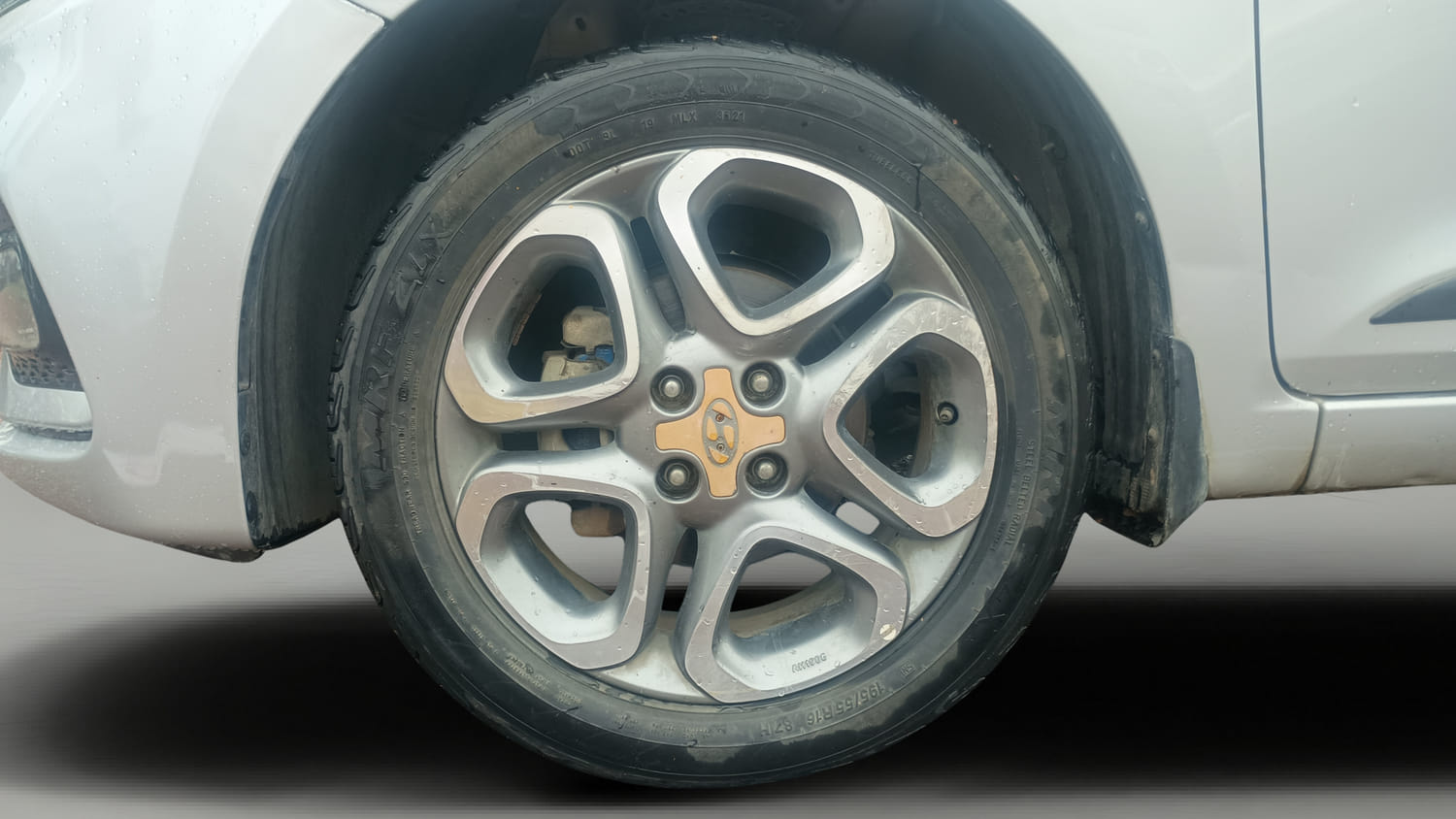 Used 2018 Hyundai Elite i20 Asta 1.2 (O) Petrol Manual tyres LEFT FRONT TYRE RIM VIEW