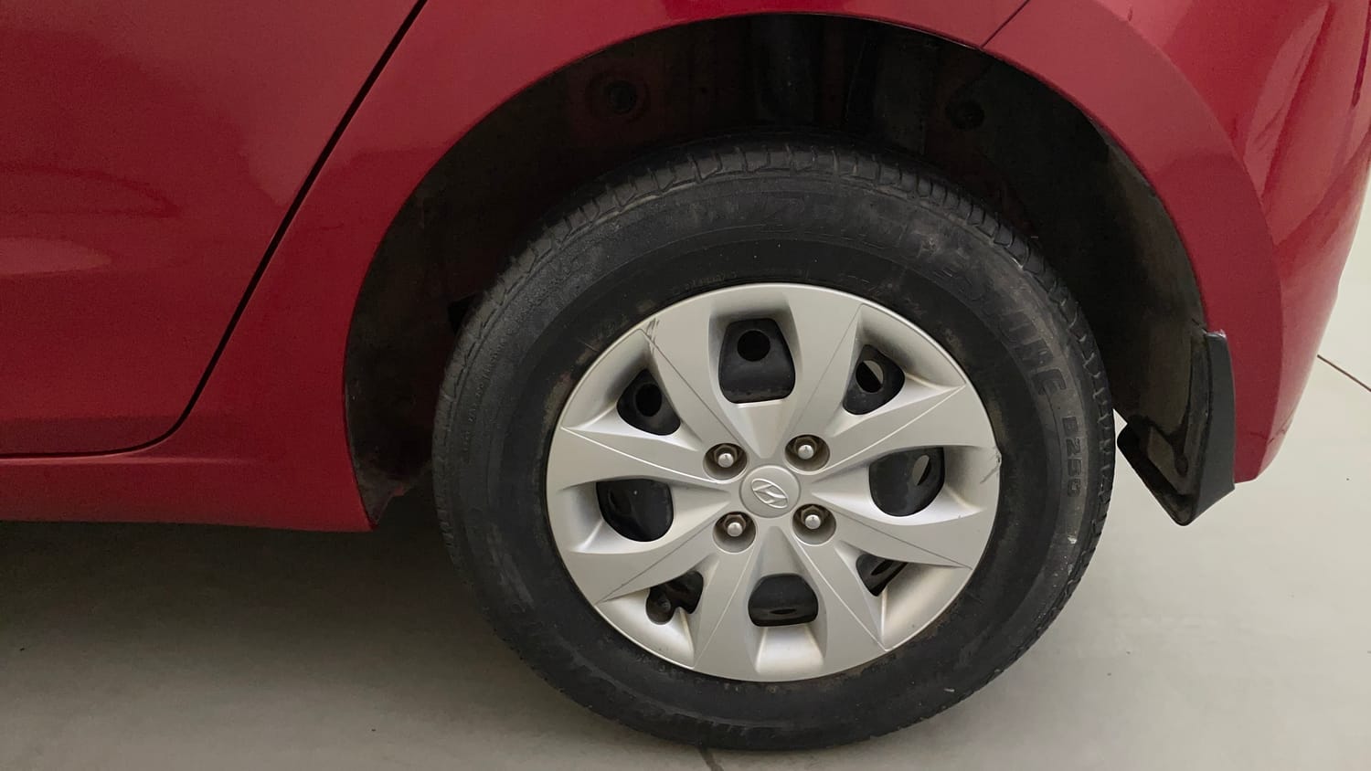 Used 2017 Hyundai Elite i20 Magna 1.2 Petrol Manual tyres LEFT REAR TYRE RIM VIEW