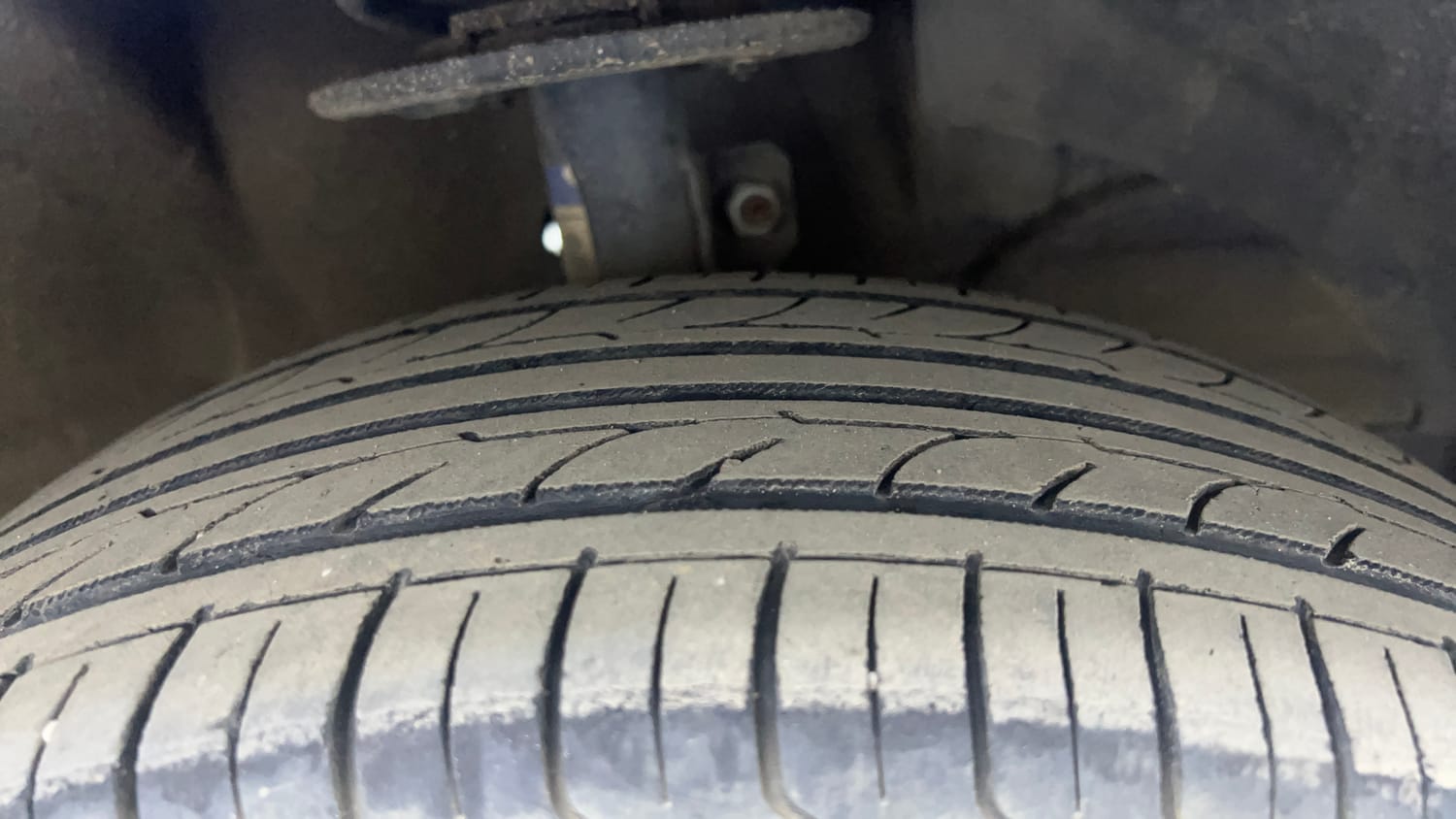 Used 2018 Maruti Suzuki Dzire ZXi AMT Petrol Automatic tyres RIGHT FRONT TYRE TREAD VIEW
