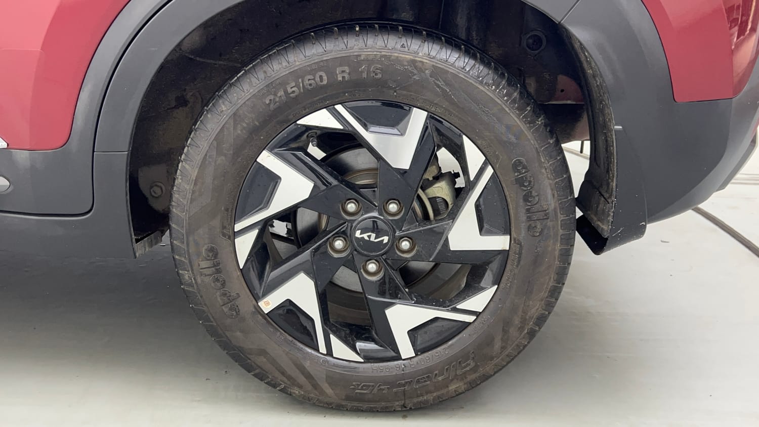 Used 2024 Kia Sonet GTX Plus 1.0 Turbo Petrol DCT Dual Tone Petrol Automatic tyres LEFT REAR TYRE RIM VIEW
