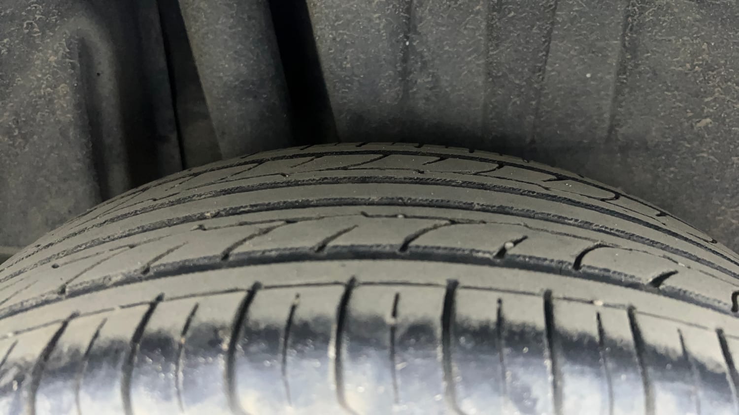 Used 2018 Maruti Suzuki Dzire ZXi AMT Petrol Automatic tyres RIGHT REAR TYRE TREAD VIEW