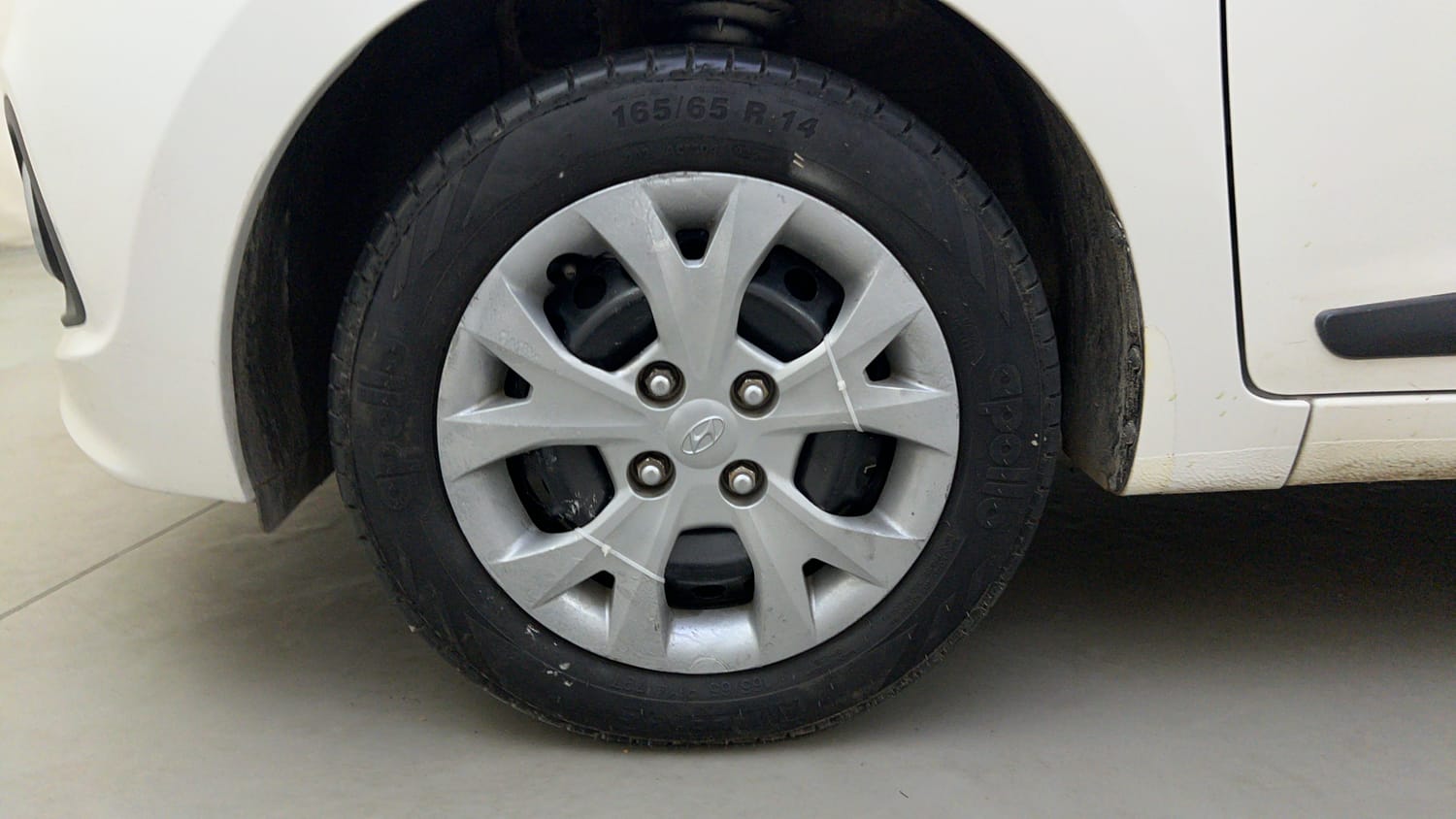 Used 2016 Hyundai Grand i10 Sportz 1.2 Kappa VTVT Petrol Manual tyres LEFT FRONT TYRE RIM VIEW