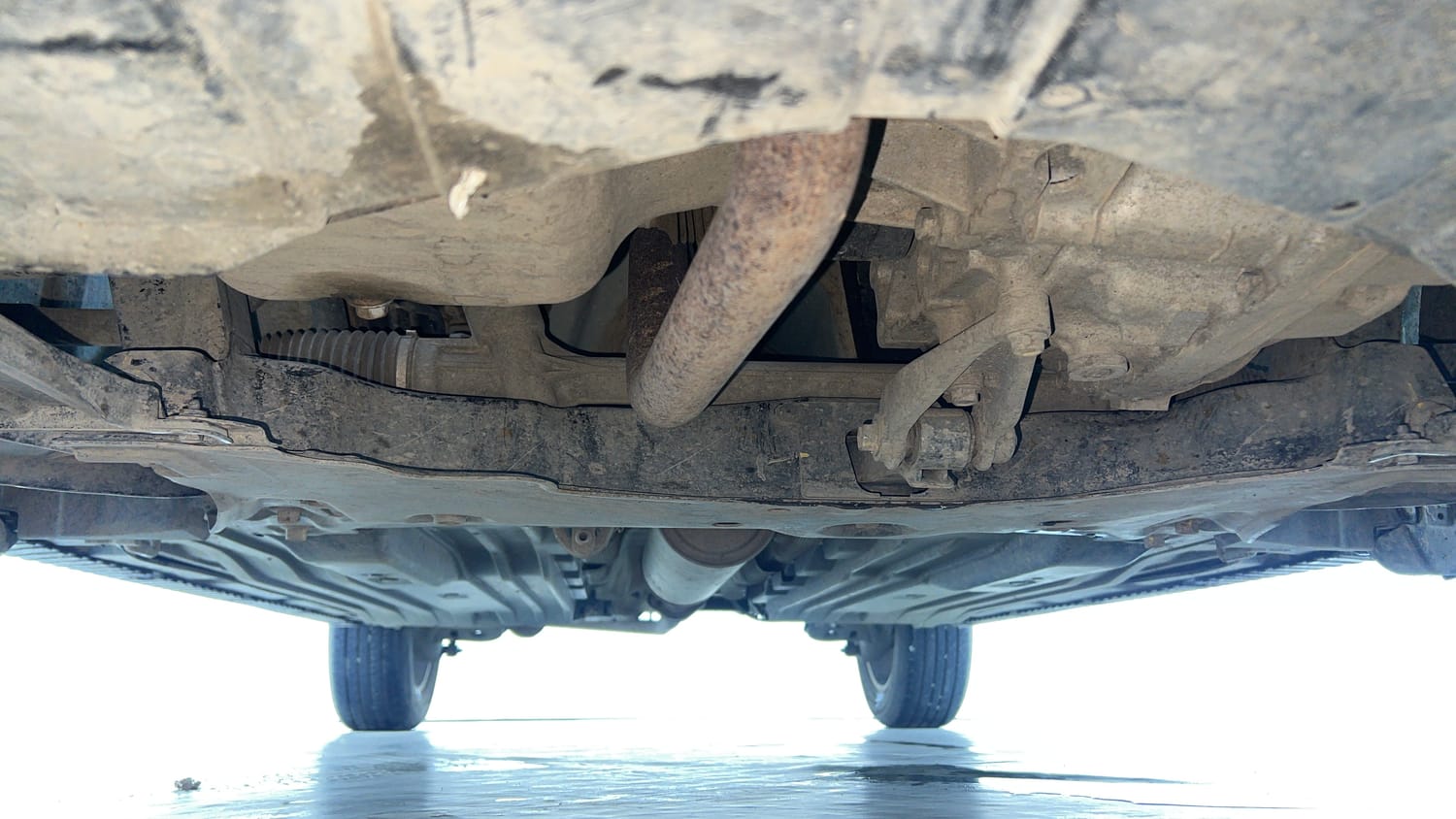 Used 2023 Maruti Suzuki Grand Vitara Delta Smart Hybrid AT Petrol Automatic extra FRONT LEFT UNDERBODY VIEW