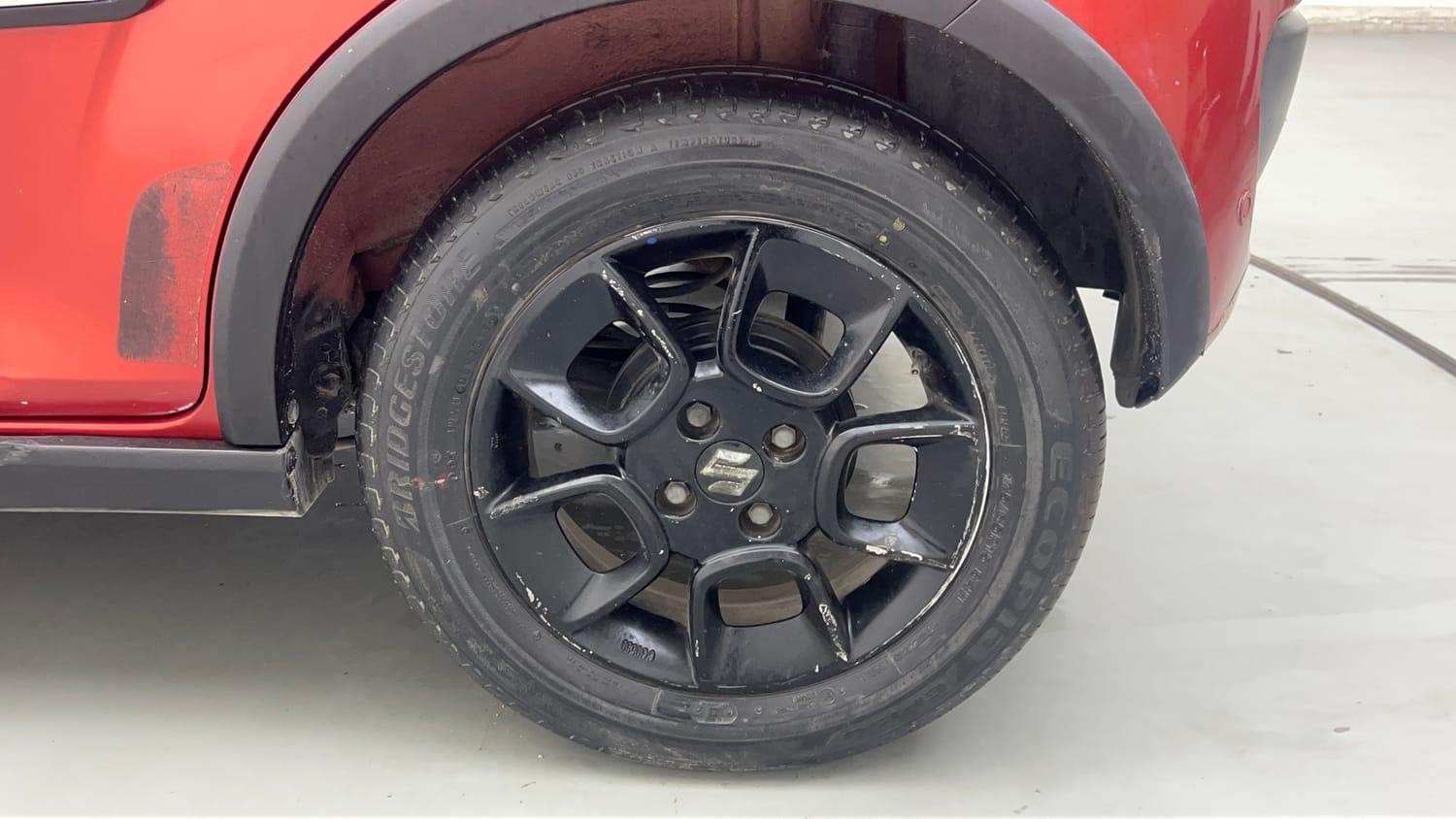 Used 2017 Maruti Suzuki Ignis Zeta 1.2 AMT Petrol Automatic tyres LEFT REAR TYRE RIM VIEW