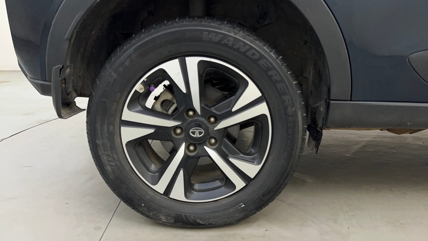 Used 2023 Tata Nexon EV XZ Plus LUX Electric Automatic tyres RIGHT REAR TYRE RIM VIEW