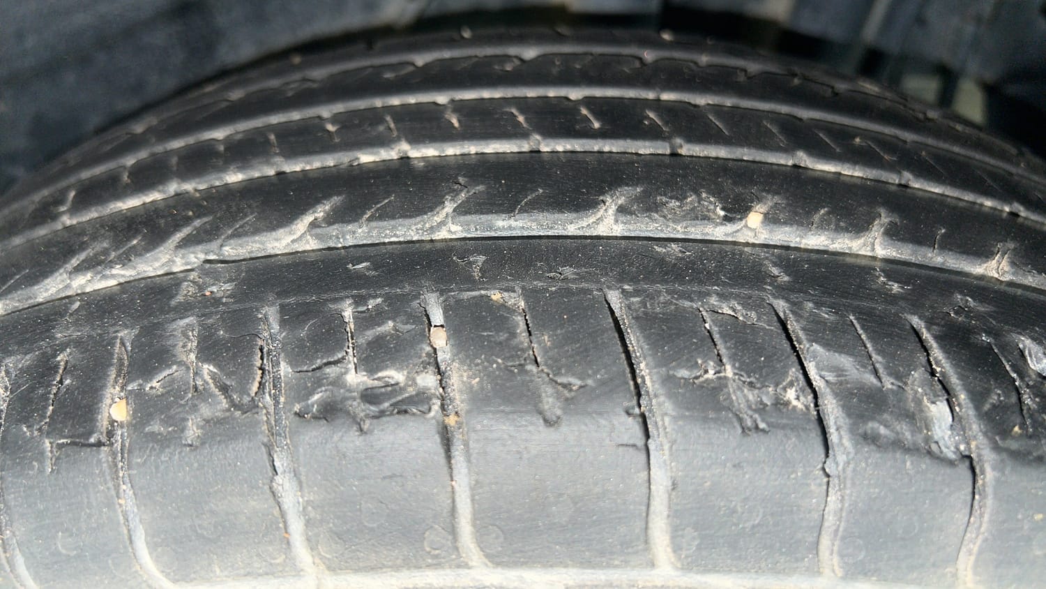 Used 2020 Tata Nexon XM (S) Petrol Manual tyres LEFT REAR TYRE TREAD VIEW