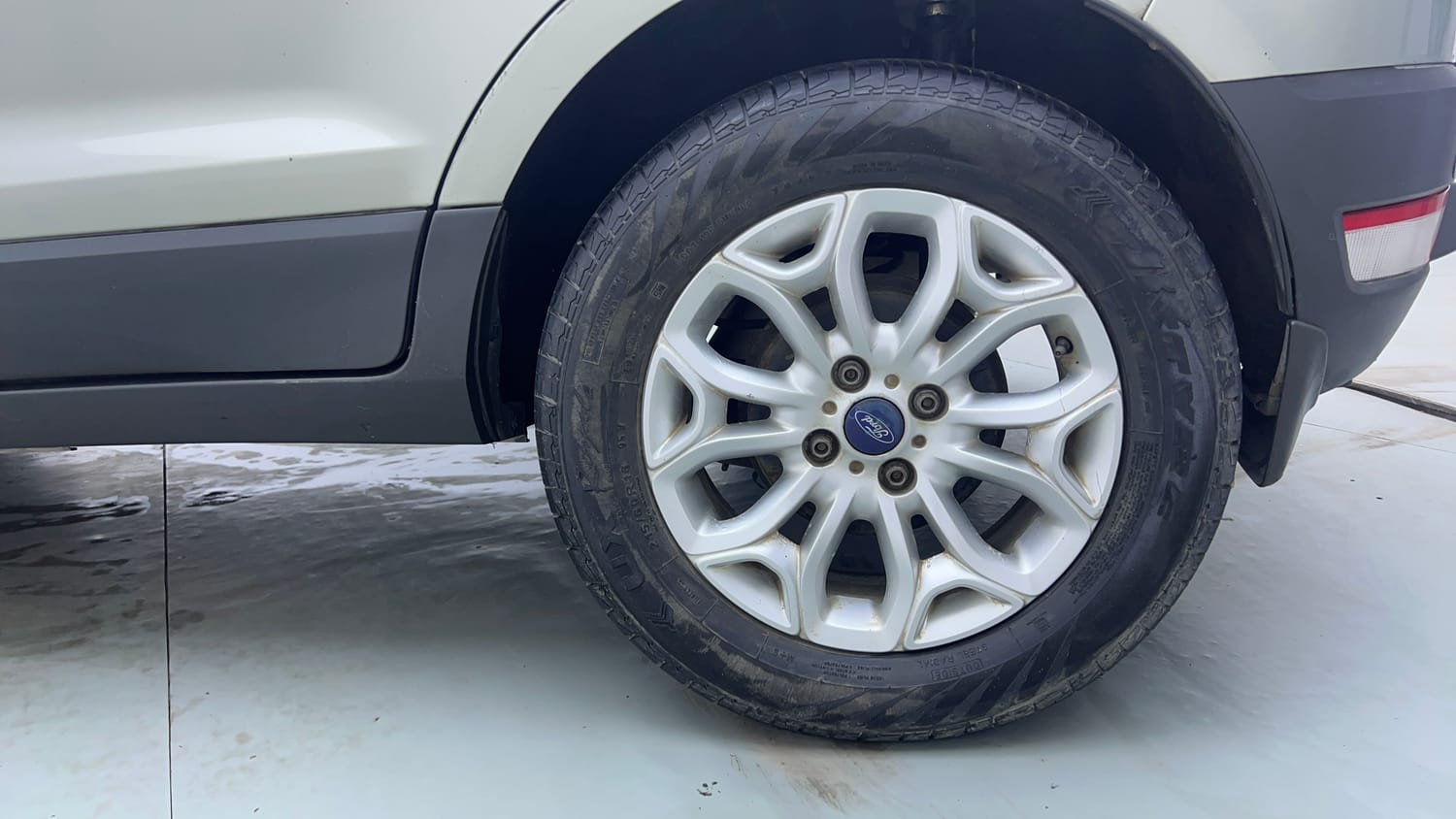 Used 2014 Ford EcoSport Titanium 1.5 TDCi (Opt) Diesel Manual tyres LEFT REAR TYRE RIM VIEW