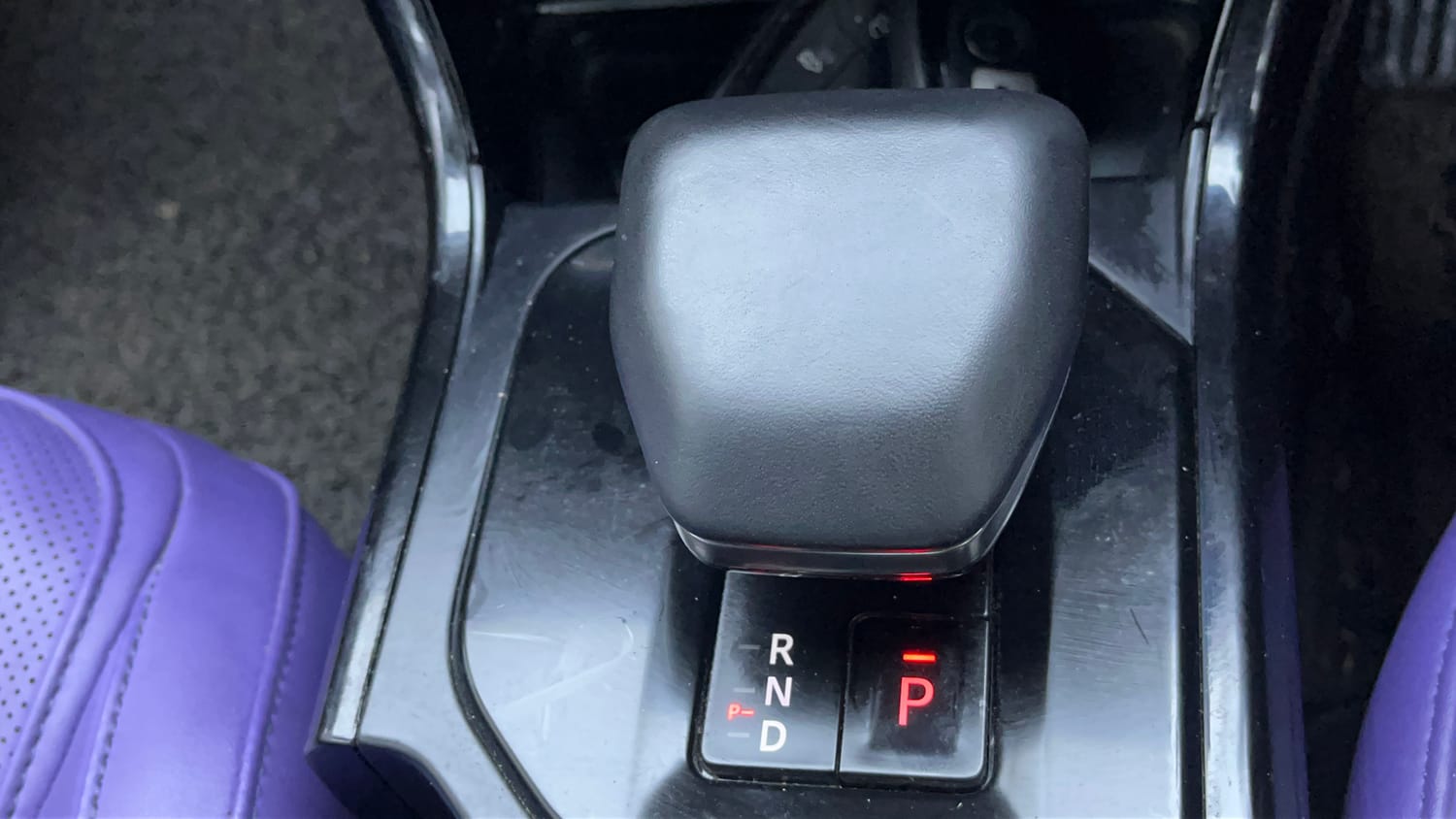 Used 2024 Tata Nexon Fearless Plus S Purple 1.2 Revotron Petrol 7DCA Dual Tone Petrol Automatic interior GEAR  KNOB VIEW