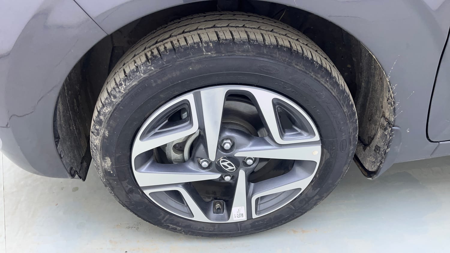 Used 2026 Hyundai Aura SX Plus 1.2 AMT Petrol Petrol Automatic tyres LEFT FRONT TYRE RIM VIEW