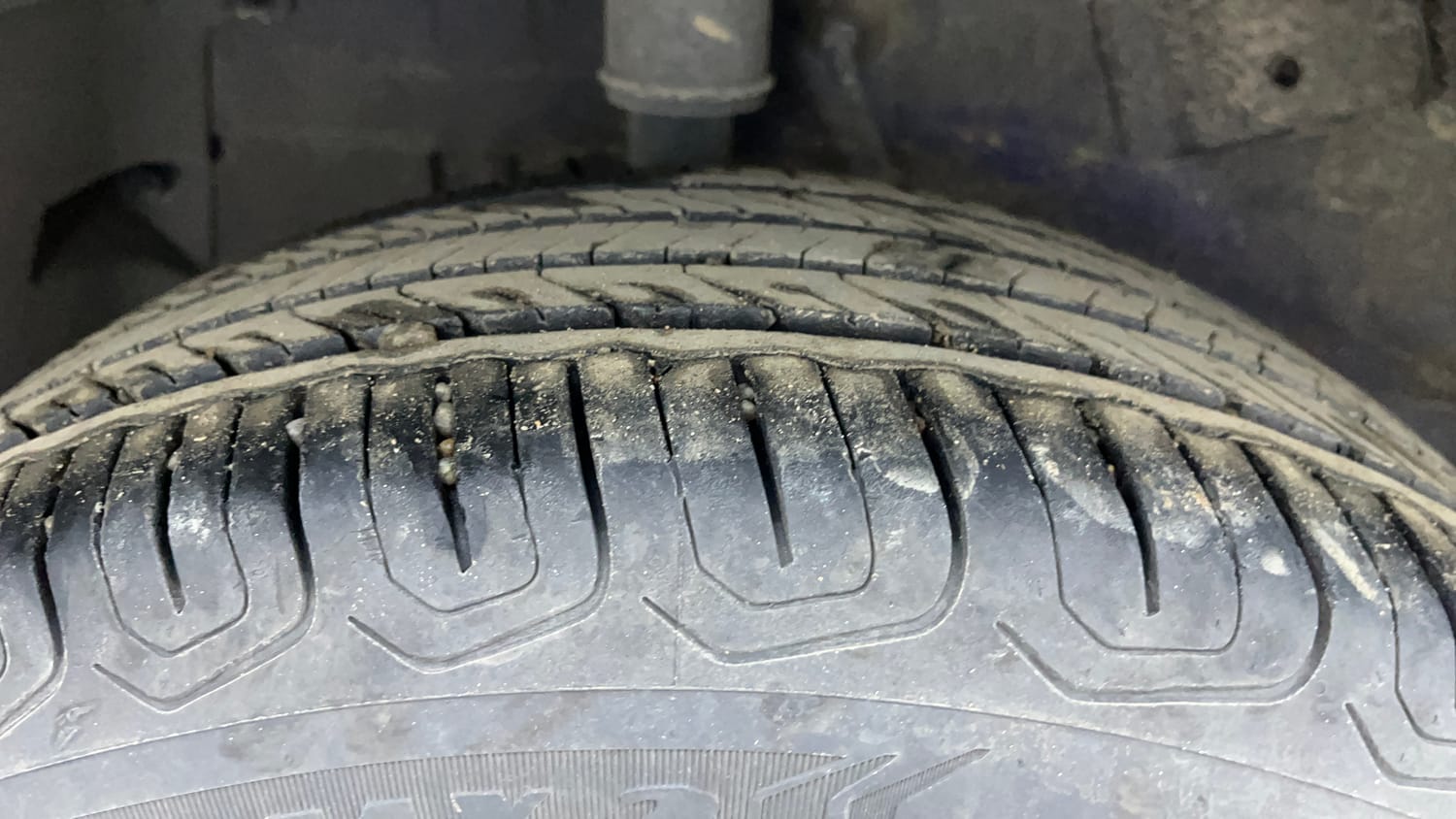 Used 2024 Tata Nexon Fearless Plus S Purple 1.2 Revotron Petrol 7DCA Dual Tone Petrol Automatic tyres RIGHT REAR TYRE TREAD VIEW