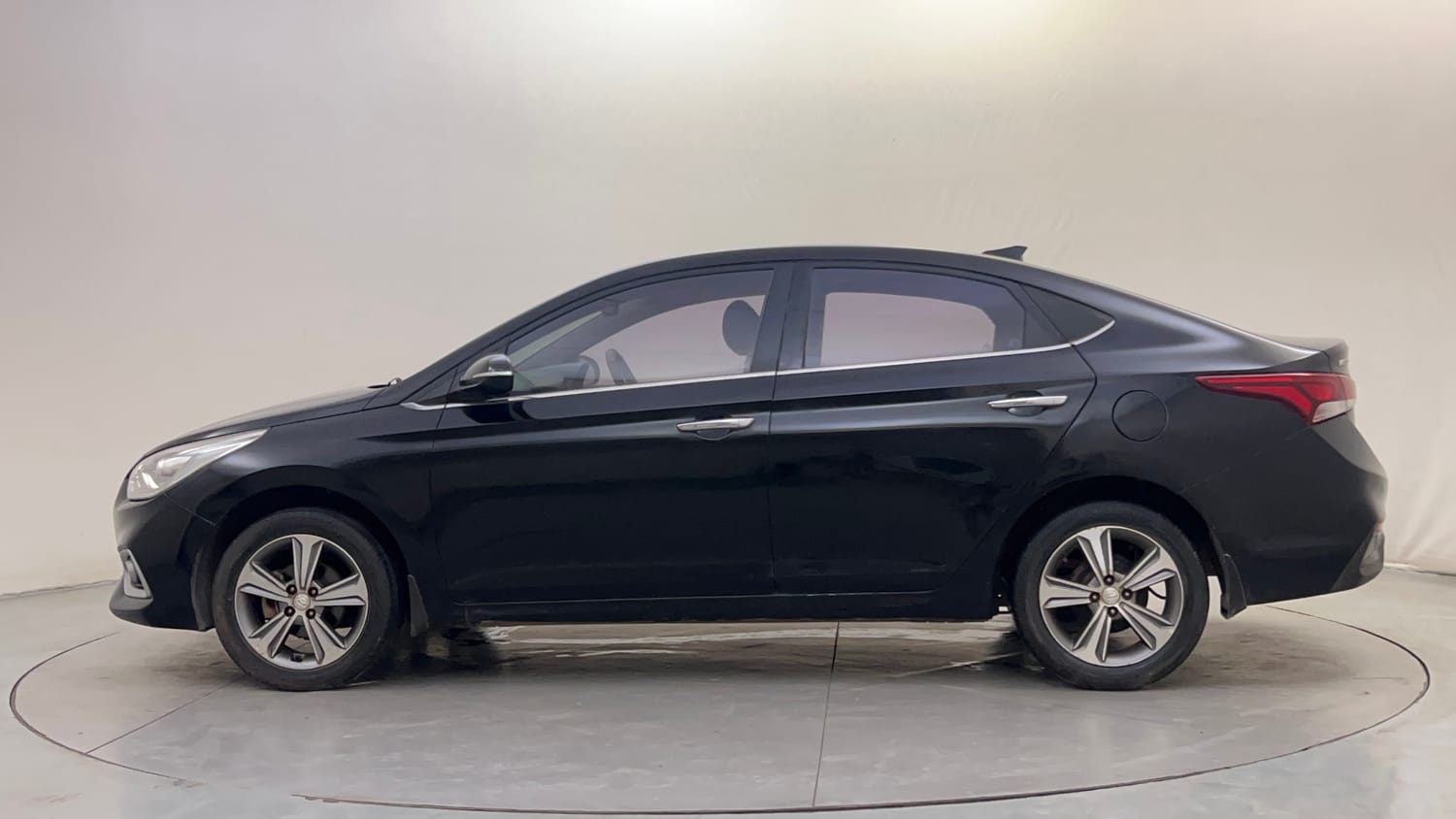 Used 2018 Hyundai Verna SX (O)1.6 VTVT Petrol Manual exterior LEFT SIDE VIEW