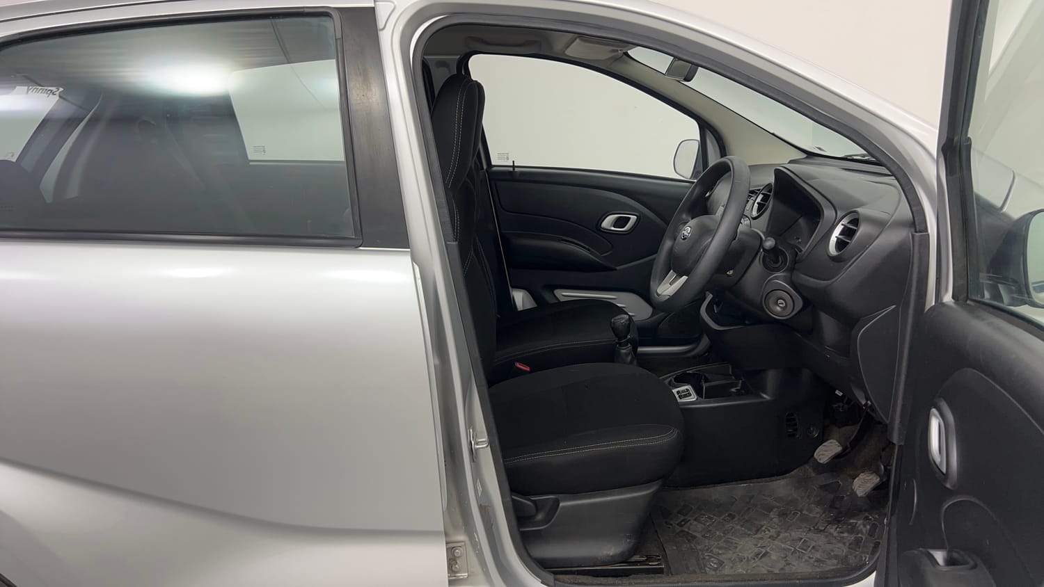 Used 2018 Datsun Redi-GO S Petrol Manual interior RIGHT SIDE FRONT DOOR CABIN VIEW