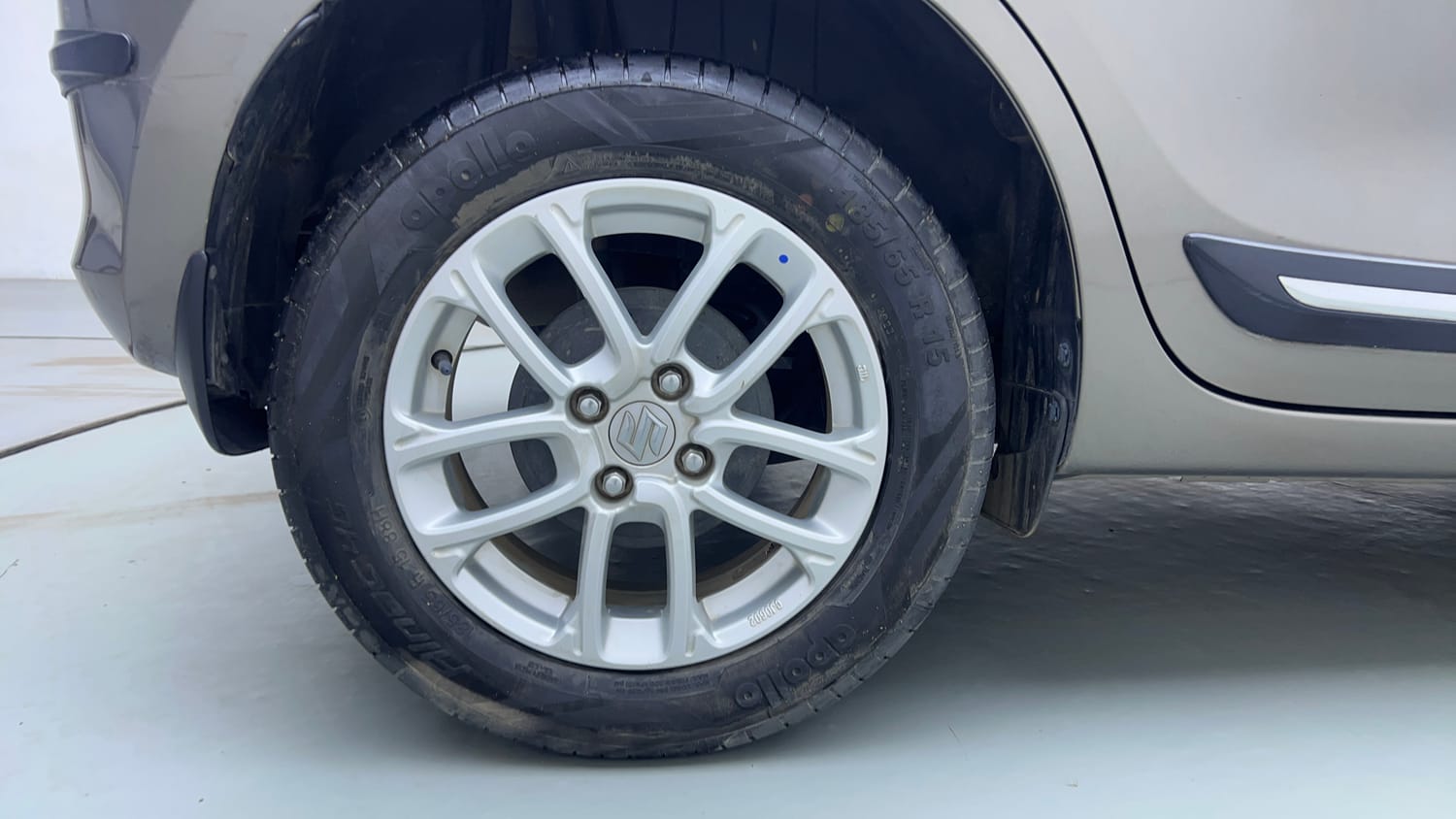 Used 2023 Maruti Suzuki Swift ZXi Petrol Manual tyres RIGHT REAR TYRE RIM VIEW