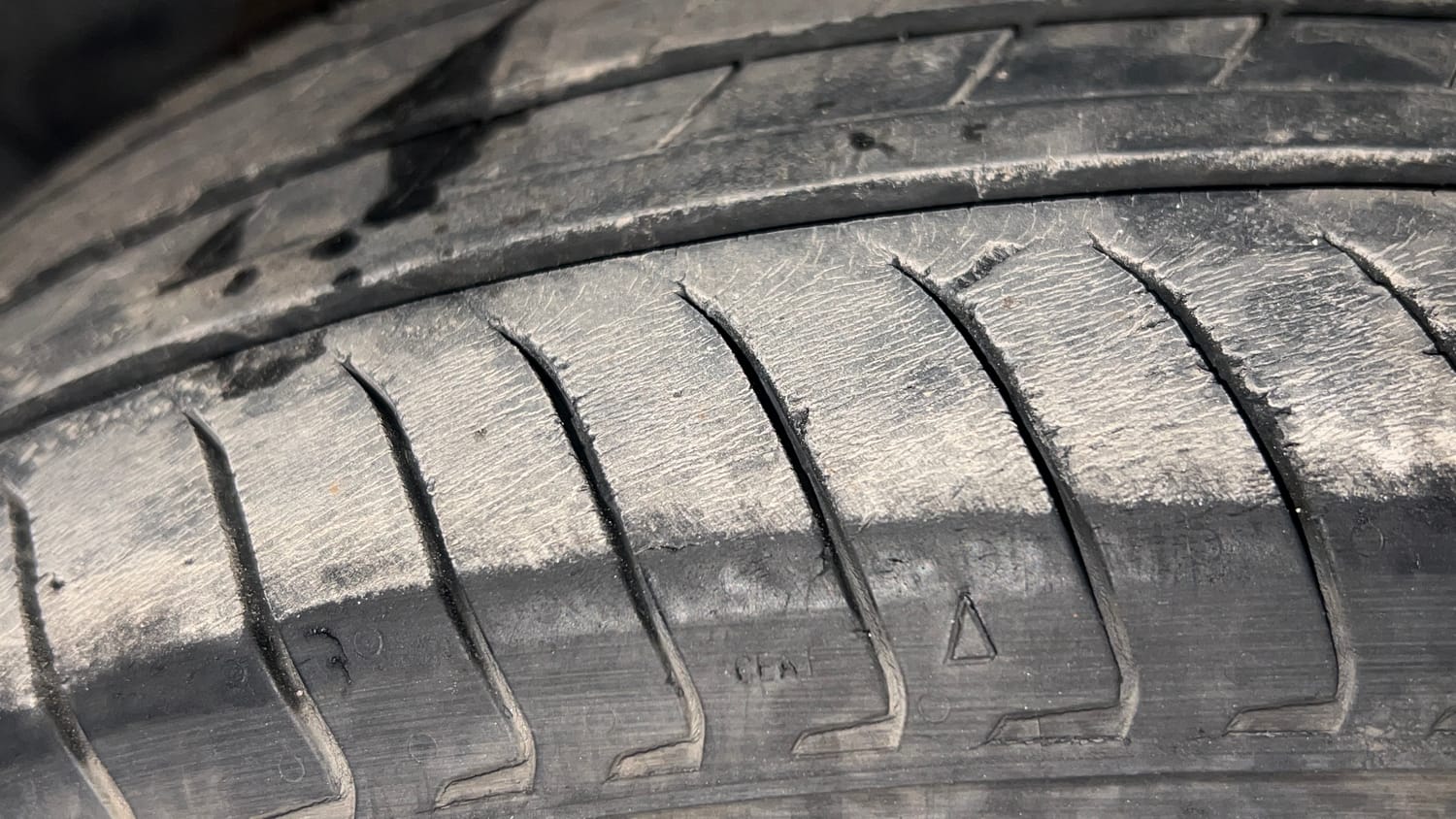 Used 2023 Hyundai Exter SX (O) Connect 1.2 AMT Petrol Automatic tyres LEFT FRONT TYRE TREAD VIEW