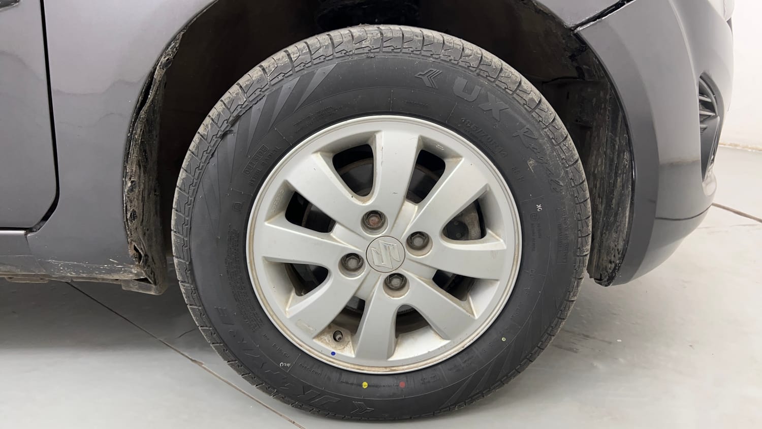 Used 2013 Maruti Suzuki Ritz Zxi BS-IV Petrol Manual tyres RIGHT FRONT TYRE RIM VIEW