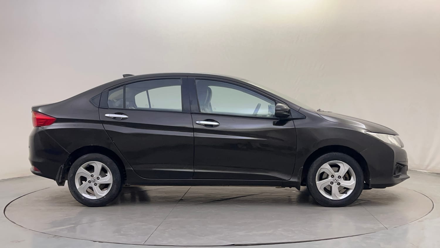Used 2016 Honda City V Petrol Manual exterior RIGHT SIDE VIEW