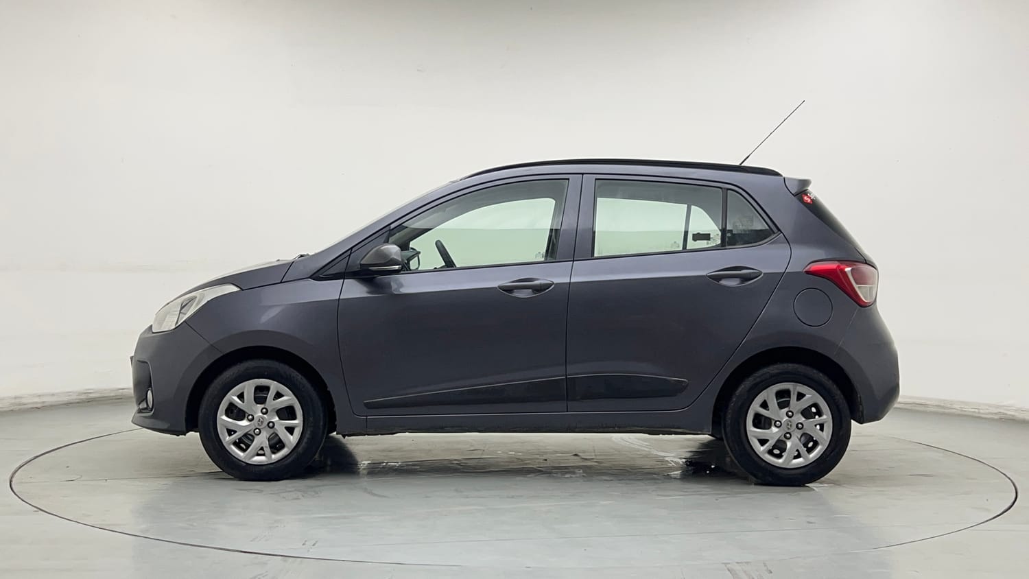 Used 2018 Hyundai Grand i10 Sportz (O) 1.2 Kappa VTVT Petrol Manual exterior LEFT SIDE VIEW