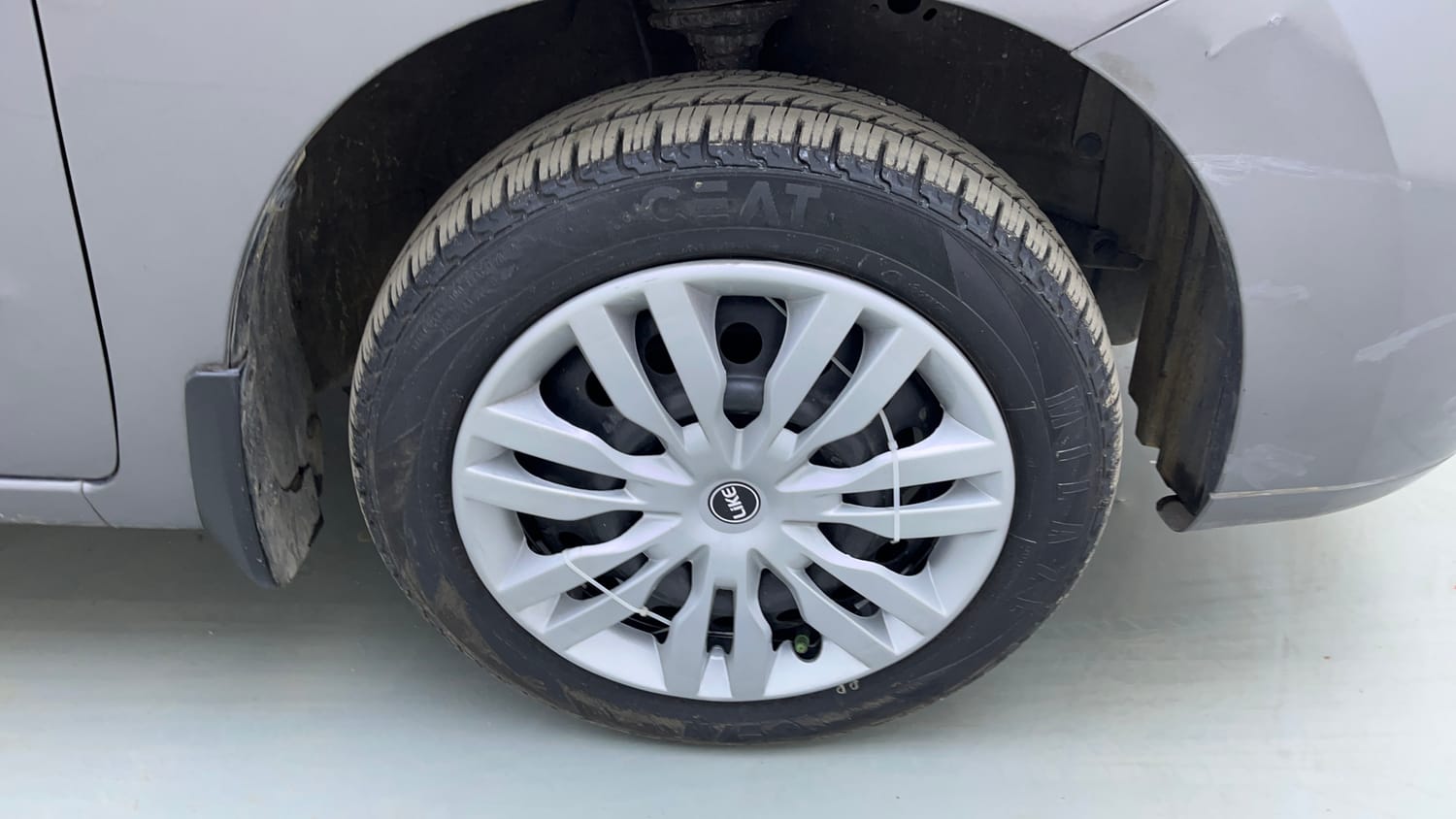 Used 2012 Maruti Suzuki Wagon R 1.0 VXi Petrol Manual tyres RIGHT FRONT TYRE RIM VIEW