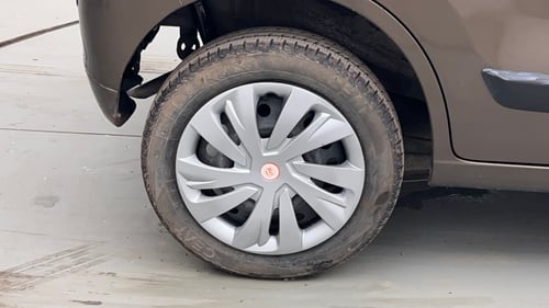 Used 2017 Maruti Suzuki Wagon R VXI Petrol Manual tyres RIGHT REAR TYRE RIM VIEW