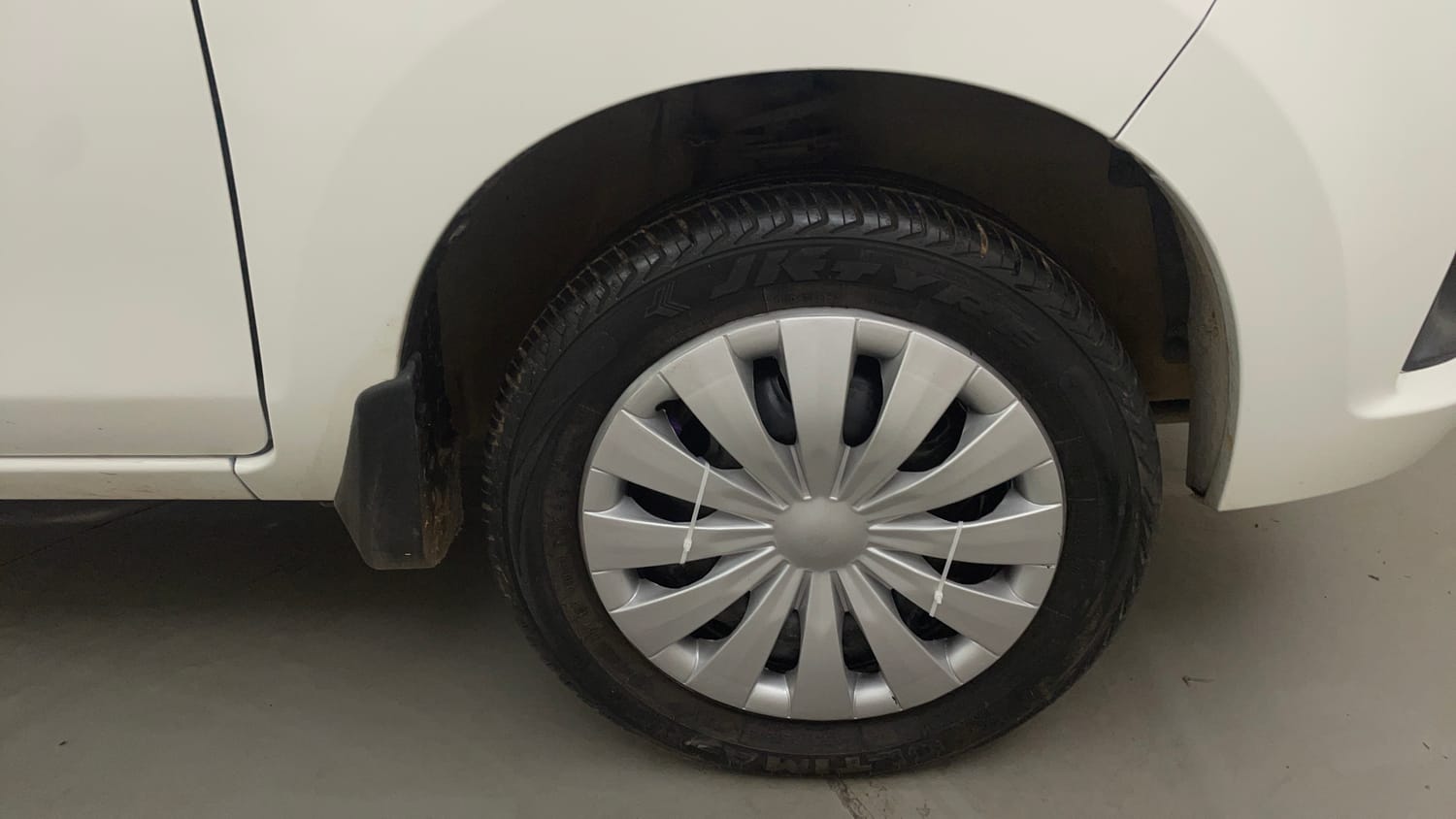 Used 2015 Maruti Suzuki Alto K10 VXi Petrol Manual tyres RIGHT FRONT TYRE RIM VIEW